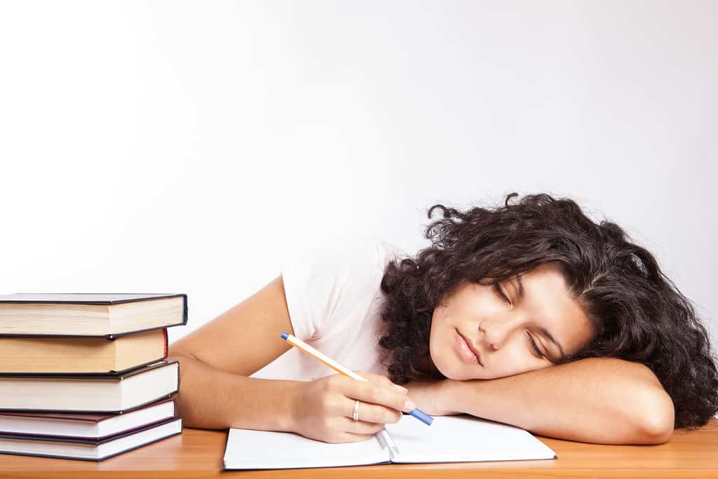 7658254172 091a89cd3b b1 How University Students Sleep