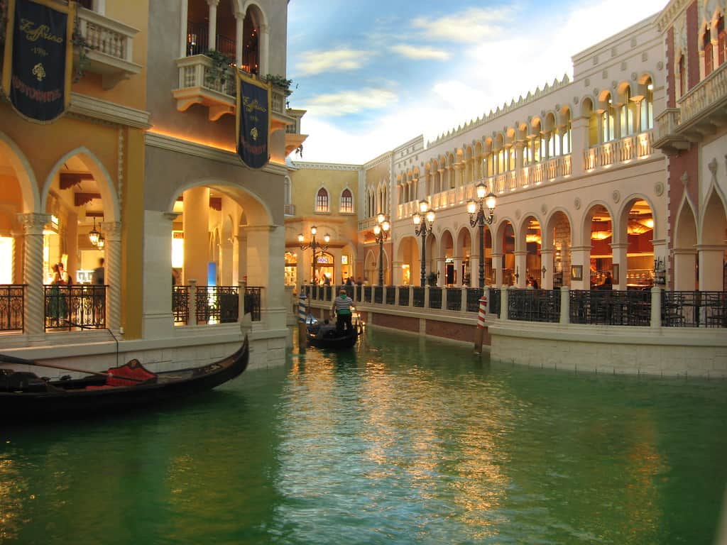 The 10 Best Hotels for Single Guys 3 The 10 Best Hotels for Single Guys 3354860411 d8f584fb75 b1 The 10 Best Hotels for Single Guys