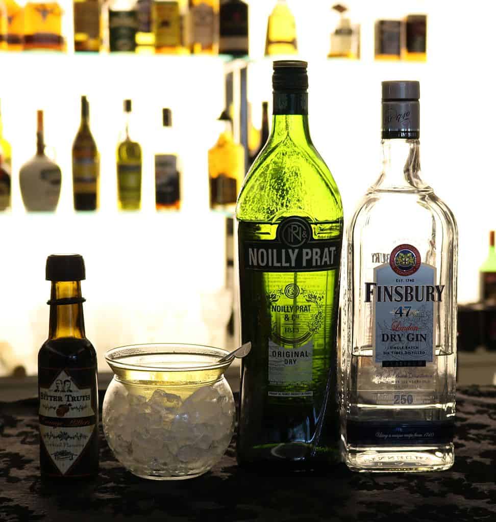 5 Cocktails Every Man Should Know How to Make 2 Cocktails Every Man Should Know How to Make 972px Martini cocktail in a martini chiller1 Cocktails Every Man Should Know How to Make