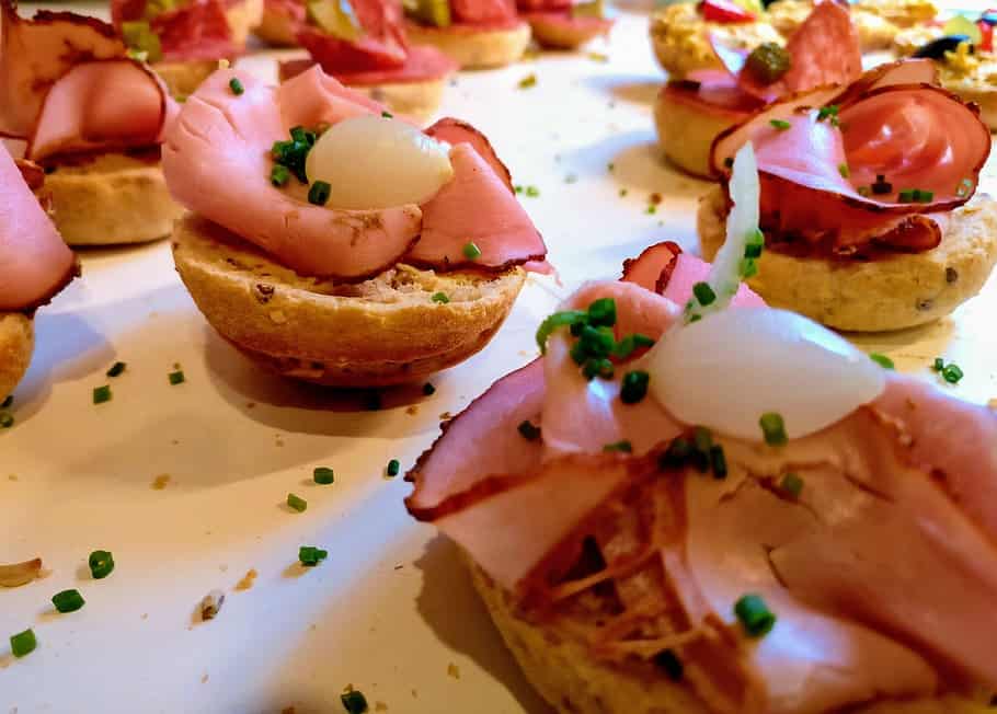 10 Snacks For Cocktail Parties 1 Snacks For Cocktail Parties eat sandwich bread ham1 Snacks For Cocktail Parties