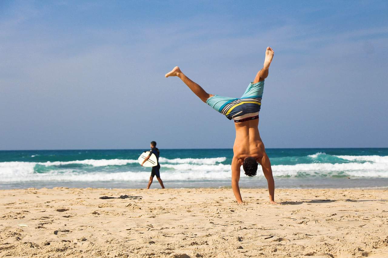 handstand 2224104 12801