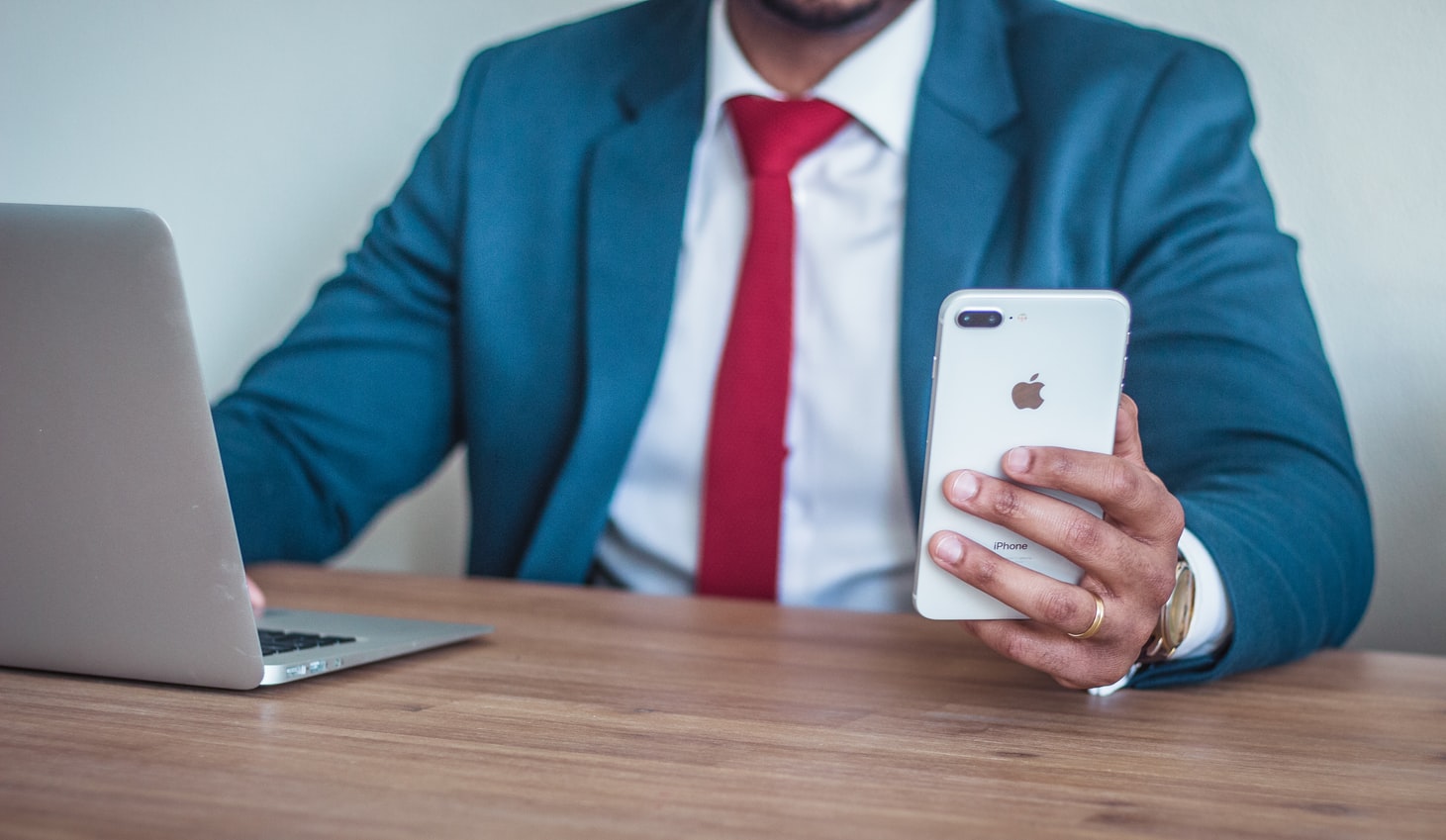 Successful Men Choose the iPhone Count Calories