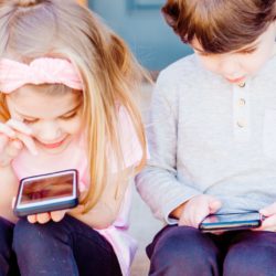 How Long Should Children Play On The Phone?