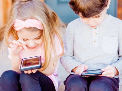How Long Should Children Play On The Phone?